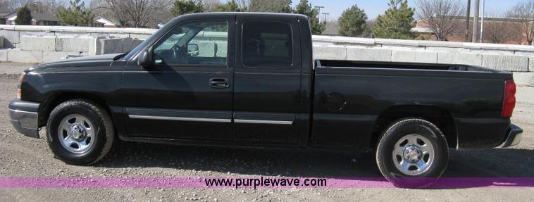 image for item 8219 2003 Chevrolet Silverado C1500 extended cab pickup truck