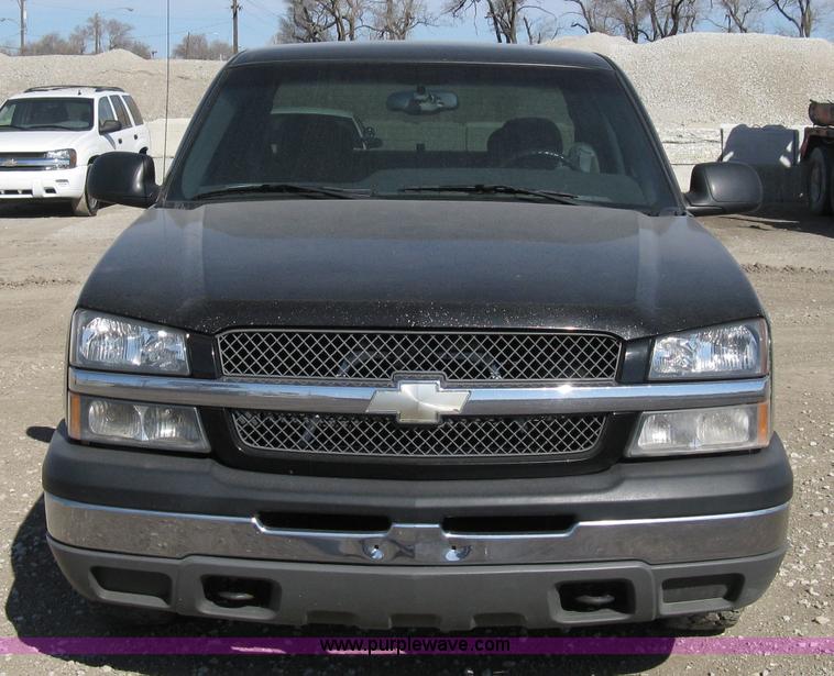 image for item 8219 2003 Chevrolet Silverado C1500 extended cab pickup truck