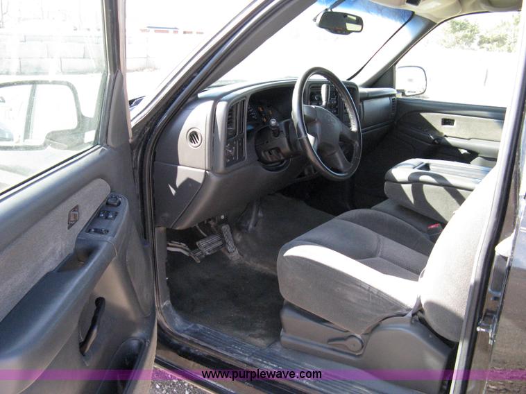 image for item 8219 2003 Chevrolet Silverado C1500 extended cab pickup truck