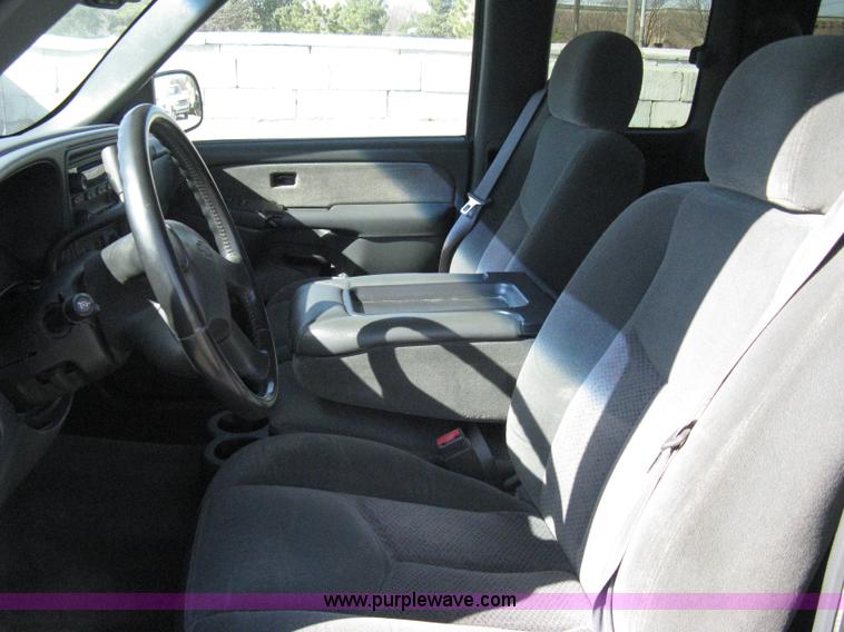 image for item 8219 2003 Chevrolet Silverado C1500 extended cab pickup truck