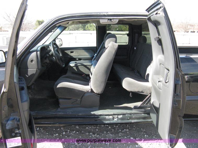 image for item 8219 2003 Chevrolet Silverado C1500 extended cab pickup truck