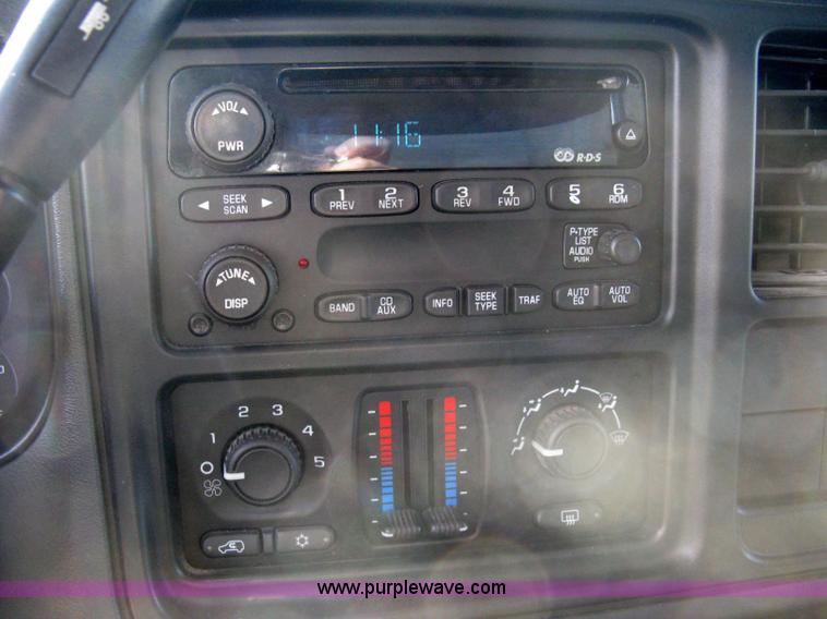 image for item 8219 2003 Chevrolet Silverado C1500 extended cab pickup truck