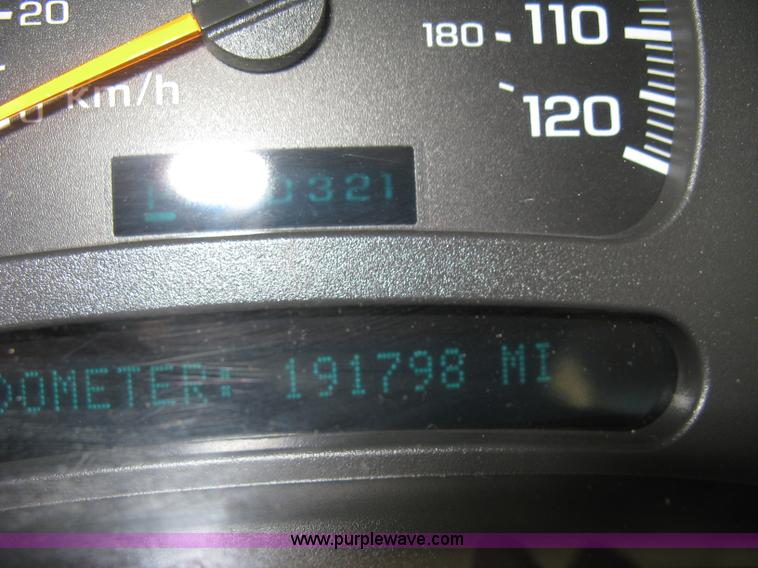 image for item 8219 2003 Chevrolet Silverado C1500 extended cab pickup truck