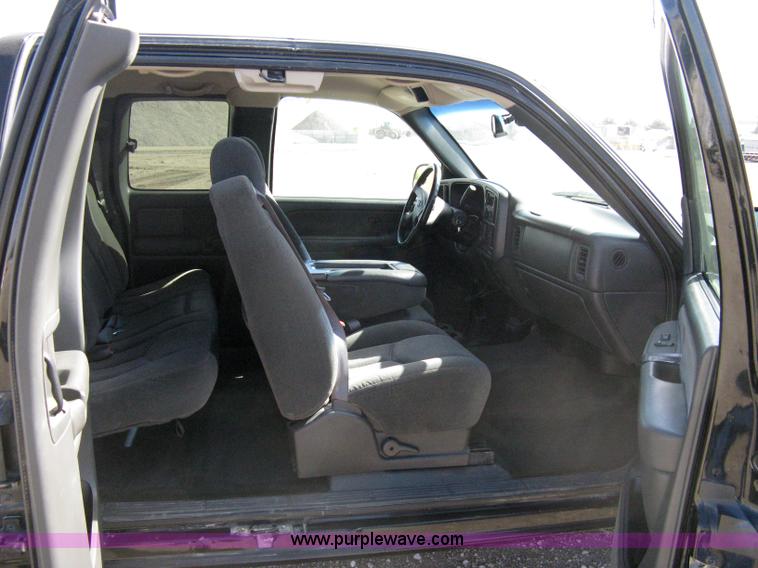 image for item 8219 2003 Chevrolet Silverado C1500 extended cab pickup truck
