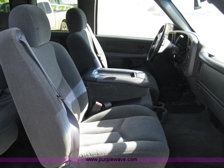 image for item 8219 2003 Chevrolet Silverado C1500 extended cab pickup truck