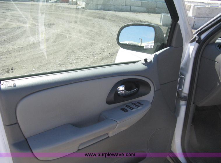 image for item 8221 2006 Chevrolet TrailBlazer LS SUV