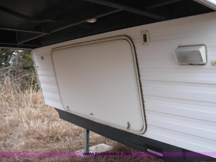 image for item 9134 2002 Dutchman 25QB fifth wheel camper