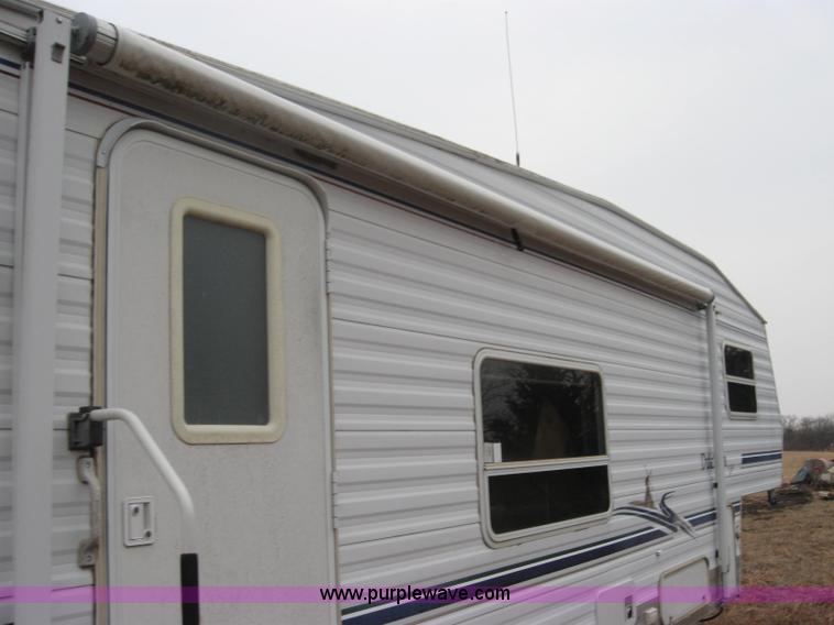 image for item 9134 2002 Dutchman 25QB fifth wheel camper