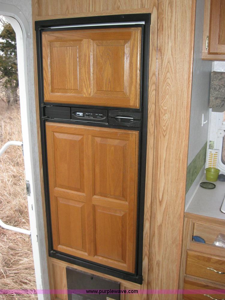 image for item 9134 2002 Dutchman 25QB fifth wheel camper