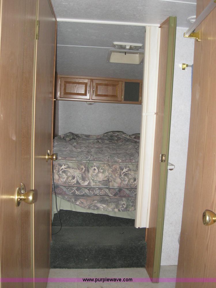 image for item 9134 2002 Dutchman 25QB fifth wheel camper