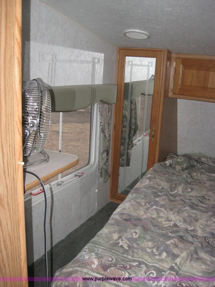 image for item 9134 2002 Dutchman 25QB fifth wheel camper