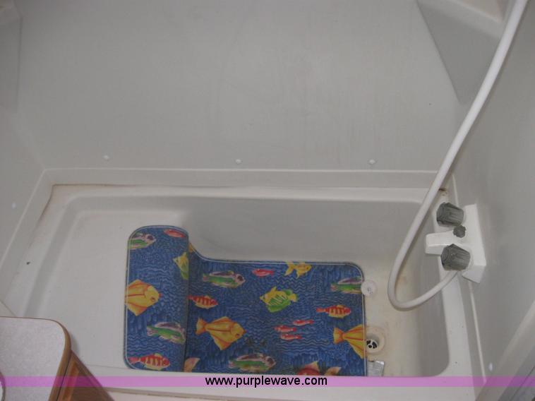 image for item 9134 2002 Dutchman 25QB fifth wheel camper