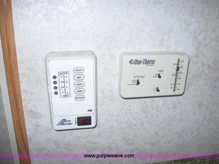 image for item 9134 2002 Dutchman 25QB fifth wheel camper