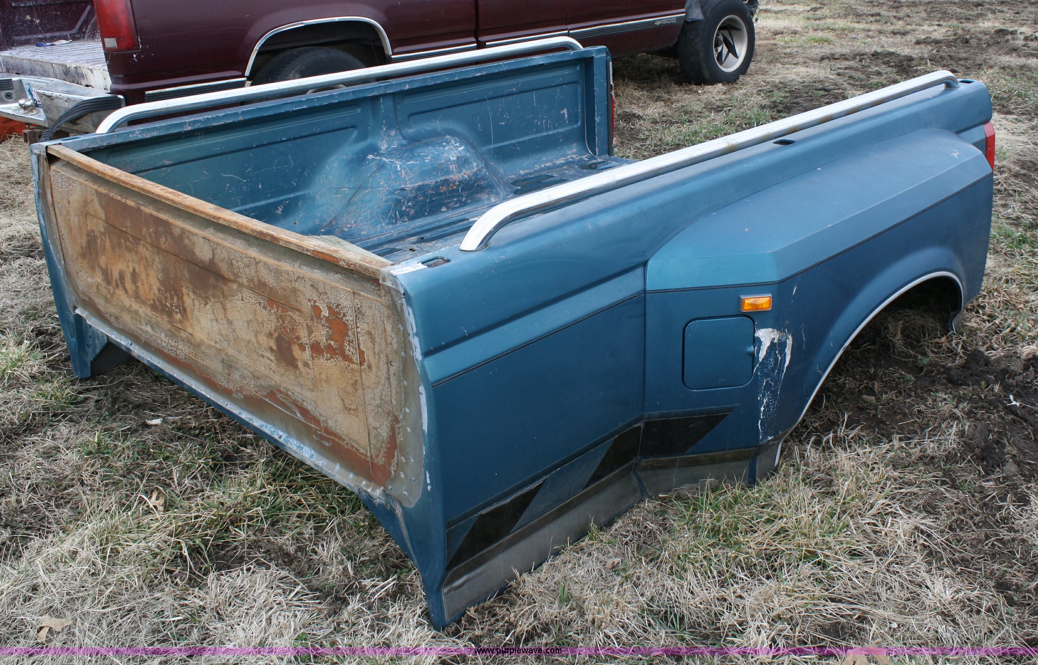Ford dually pickup bed in Greeley, KS Item 4937 sold Purple Wave