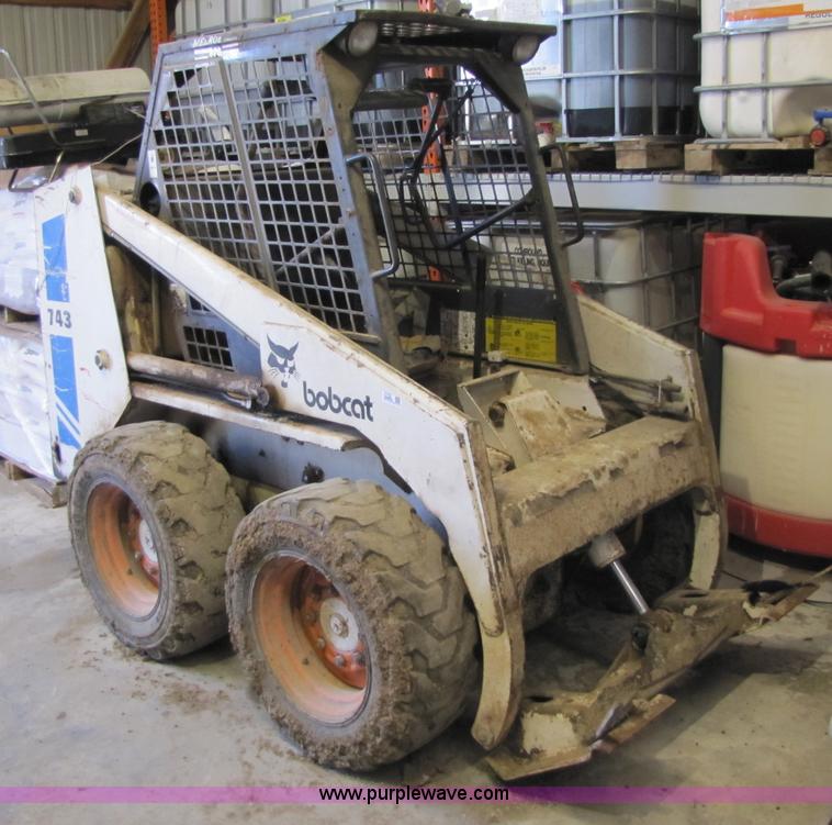 image for item 2152 Bobcat 743 skid steer