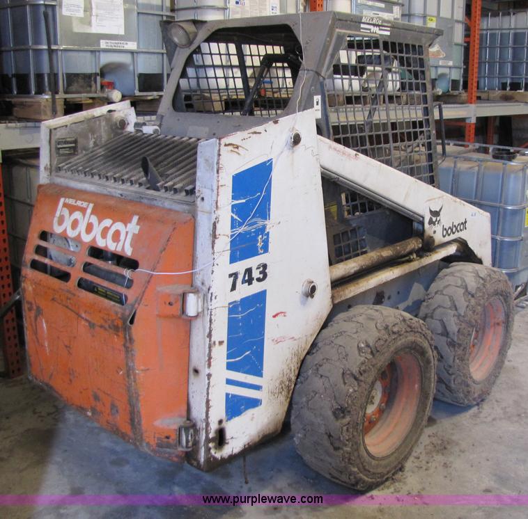 image for item 2152 Bobcat 743 skid steer