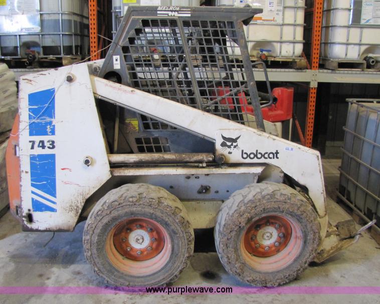 image for item 2152 Bobcat 743 skid steer