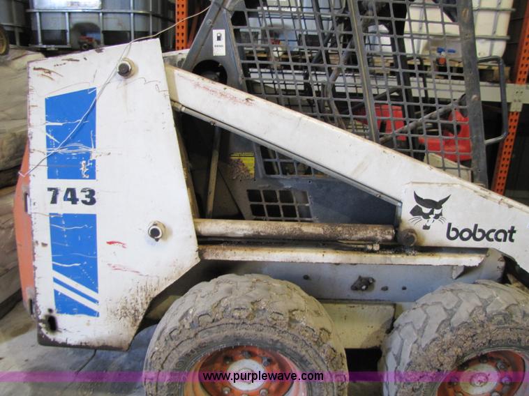 image for item 2152 Bobcat 743 skid steer