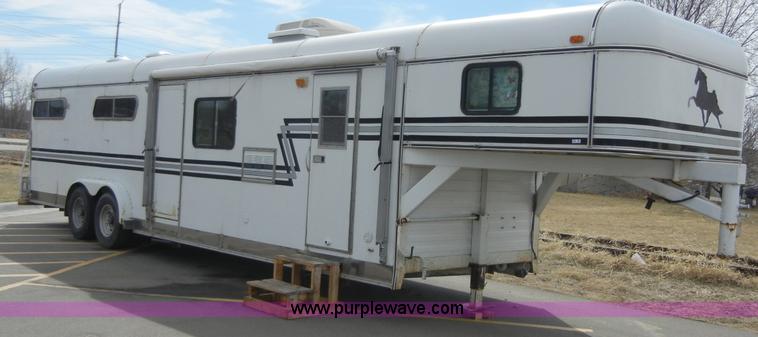 image for item 2191 1985 Lazy N 28' fifth wheel gooseneck horse trailer with living quarters