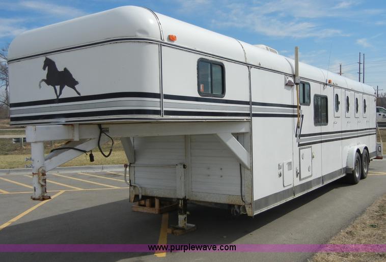 image for item 2191 1985 Lazy N 28' fifth wheel gooseneck horse trailer with living quarters