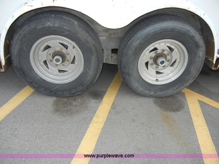 image for item 2191 1985 Lazy N 28' fifth wheel gooseneck horse trailer with living quarters