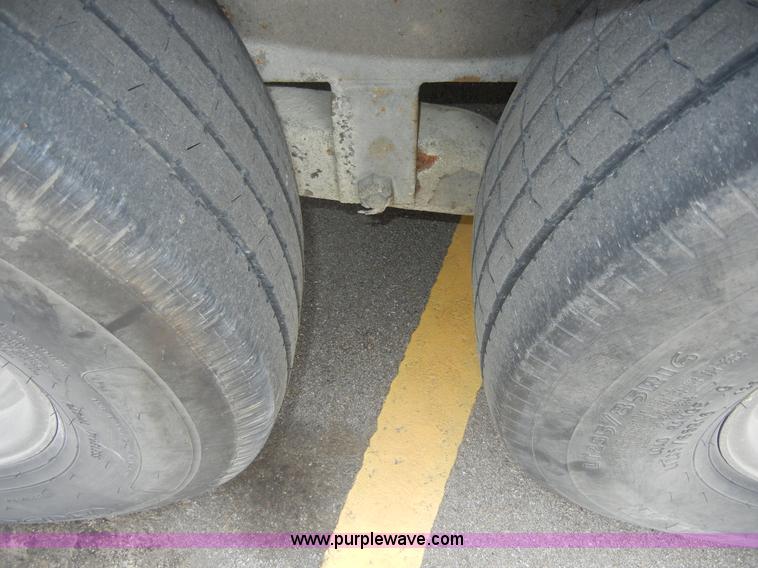 image for item 2191 1985 Lazy N 28' fifth wheel gooseneck horse trailer with living quarters