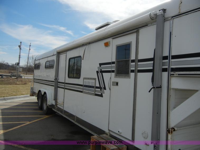 image for item 2191 1985 Lazy N 28' fifth wheel gooseneck horse trailer with living quarters