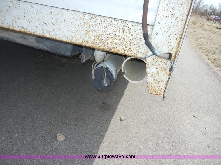 image for item 2191 1985 Lazy N 28' fifth wheel gooseneck horse trailer with living quarters