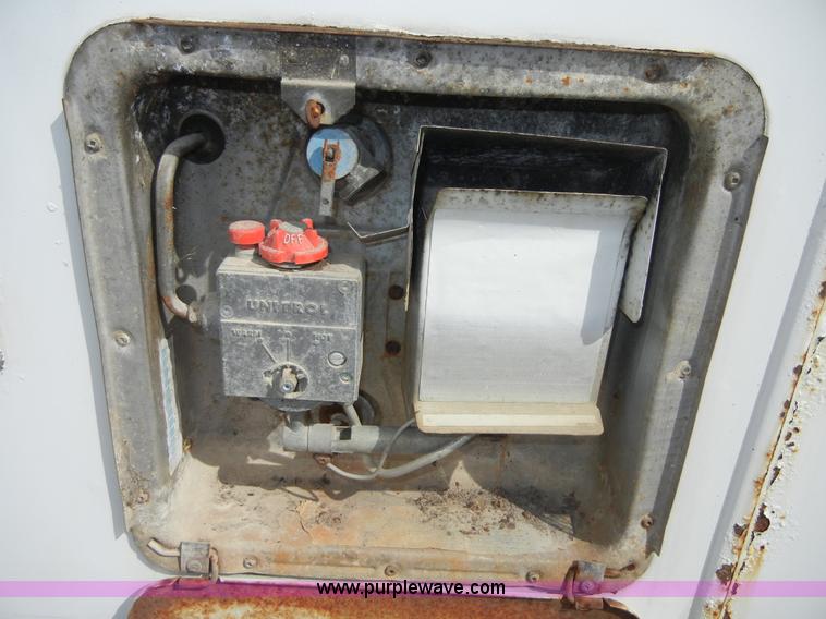 image for item 2191 1985 Lazy N 28' fifth wheel gooseneck horse trailer with living quarters