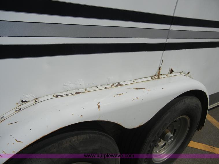 image for item 2191 1985 Lazy N 28' fifth wheel gooseneck horse trailer with living quarters