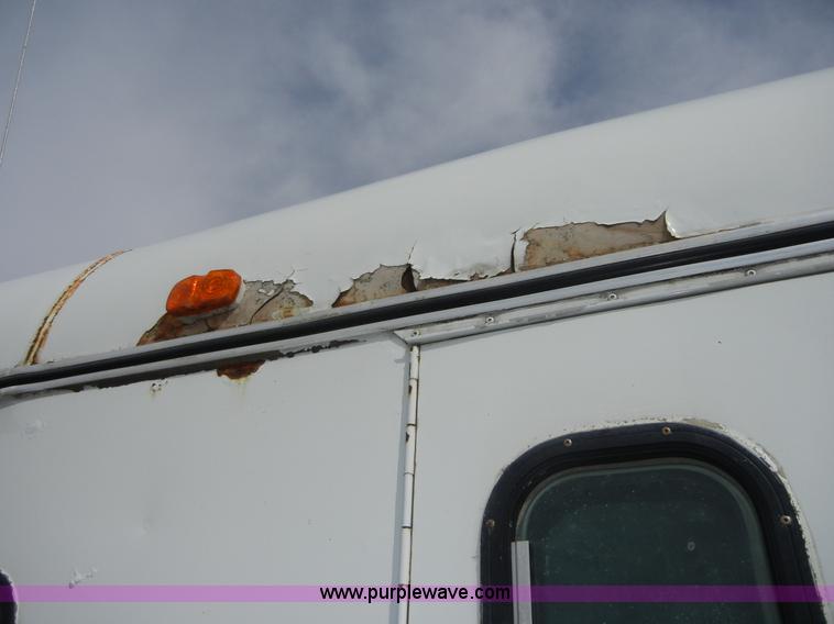 image for item 2191 1985 Lazy N 28' fifth wheel gooseneck horse trailer with living quarters