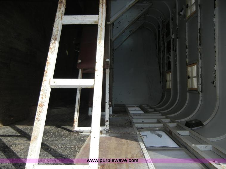 image for item 2191 1985 Lazy N 28' fifth wheel gooseneck horse trailer with living quarters