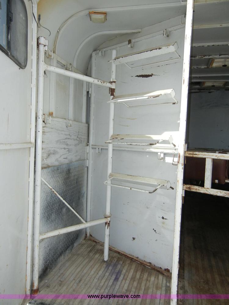 image for item 2191 1985 Lazy N 28' fifth wheel gooseneck horse trailer with living quarters