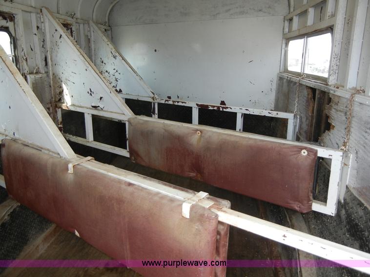 image for item 2191 1985 Lazy N 28' fifth wheel gooseneck horse trailer with living quarters