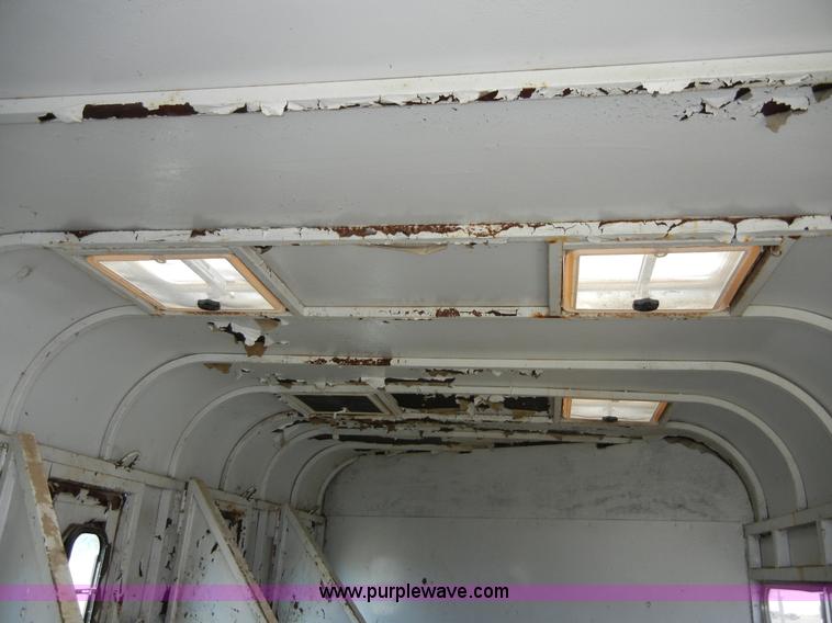 image for item 2191 1985 Lazy N 28' fifth wheel gooseneck horse trailer with living quarters