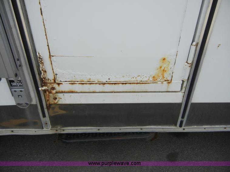 image for item 2191 1985 Lazy N 28' fifth wheel gooseneck horse trailer with living quarters