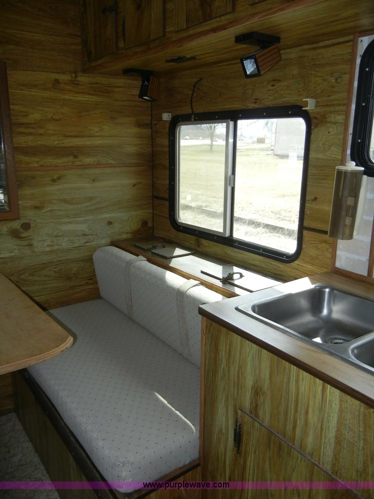 image for item 2191 1985 Lazy N 28' fifth wheel gooseneck horse trailer with living quarters