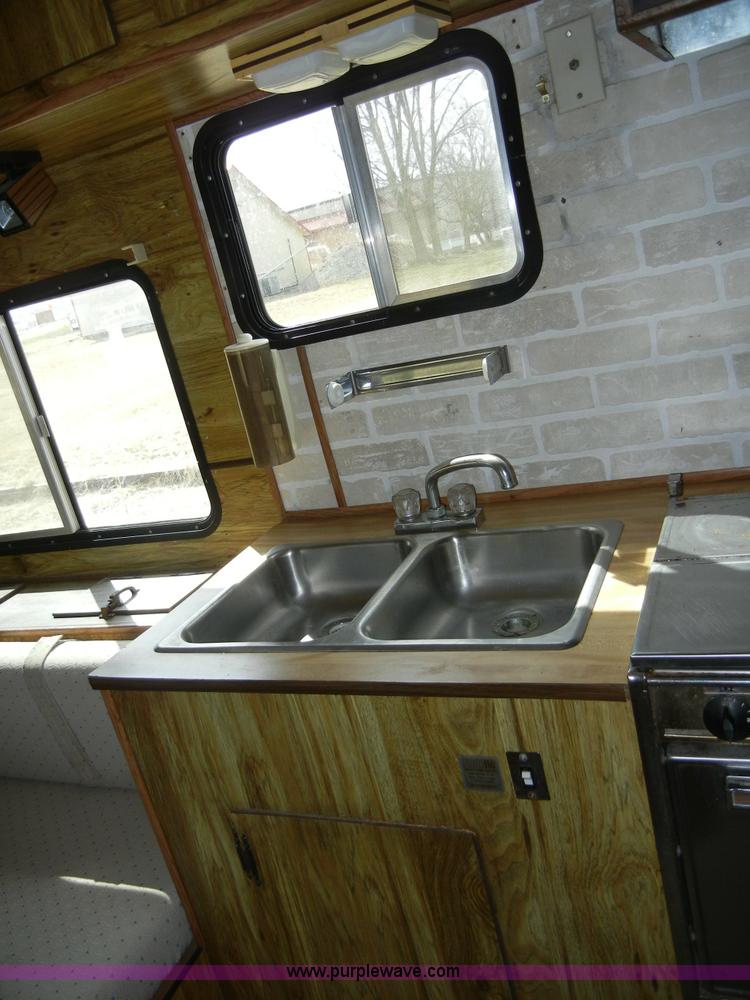 image for item 2191 1985 Lazy N 28' fifth wheel gooseneck horse trailer with living quarters