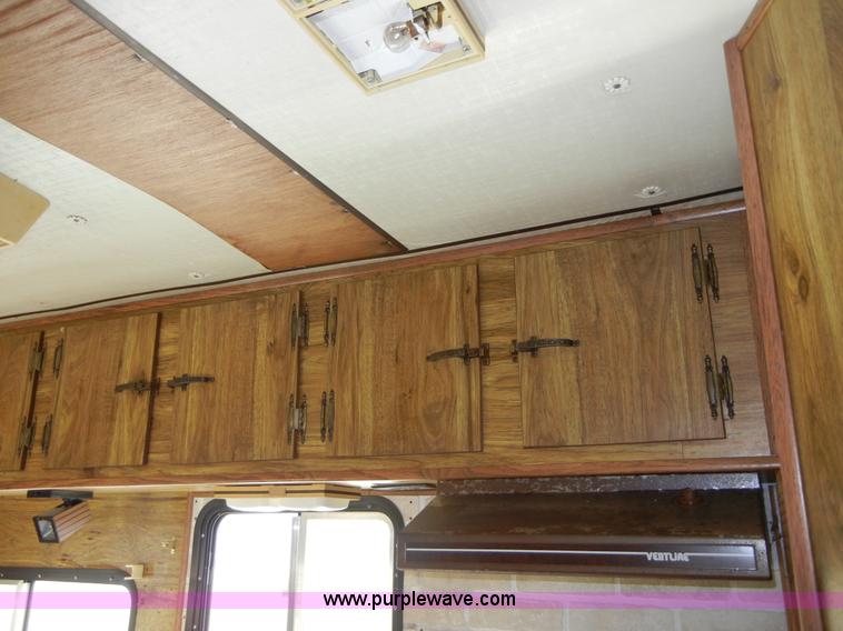 image for item 2191 1985 Lazy N 28' fifth wheel gooseneck horse trailer with living quarters