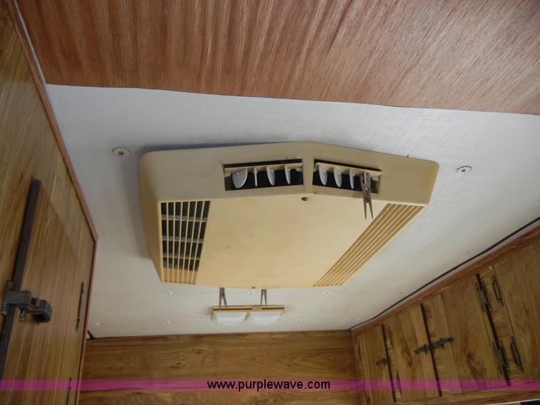 image for item 2191 1985 Lazy N 28' fifth wheel gooseneck horse trailer with living quarters