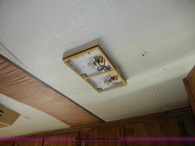 image for item 2191 1985 Lazy N 28' fifth wheel gooseneck horse trailer with living quarters