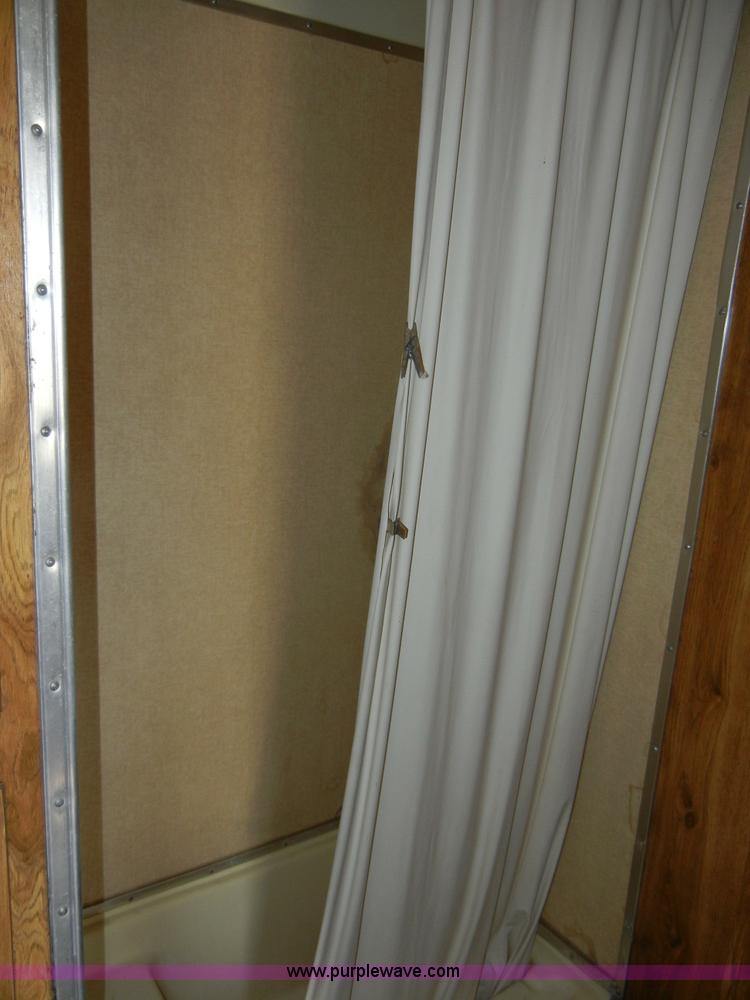 image for item 2191 1985 Lazy N 28' fifth wheel gooseneck horse trailer with living quarters