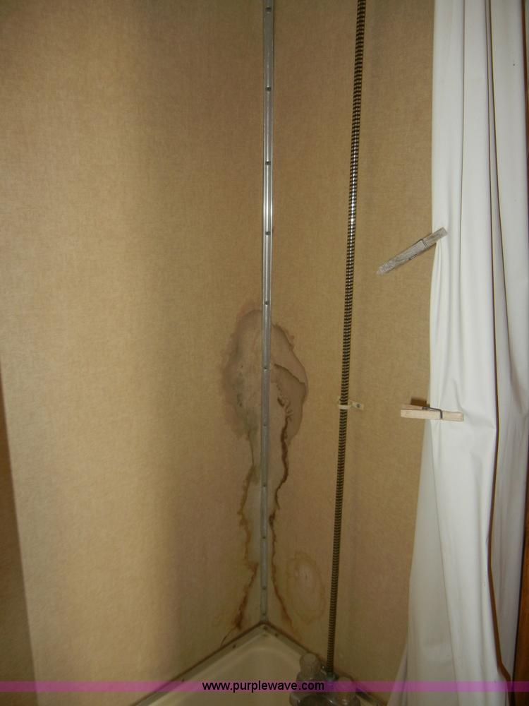 image for item 2191 1985 Lazy N 28' fifth wheel gooseneck horse trailer with living quarters