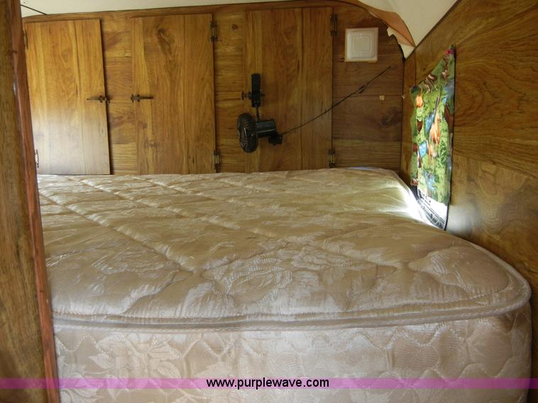 image for item 2191 1985 Lazy N 28' fifth wheel gooseneck horse trailer with living quarters