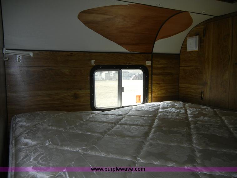 image for item 2191 1985 Lazy N 28' fifth wheel gooseneck horse trailer with living quarters