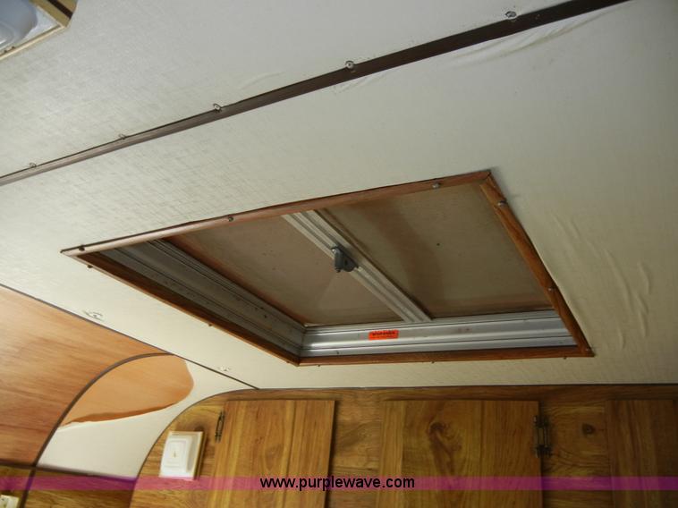 image for item 2191 1985 Lazy N 28' fifth wheel gooseneck horse trailer with living quarters