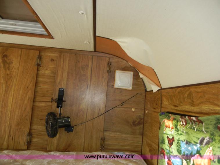 image for item 2191 1985 Lazy N 28' fifth wheel gooseneck horse trailer with living quarters