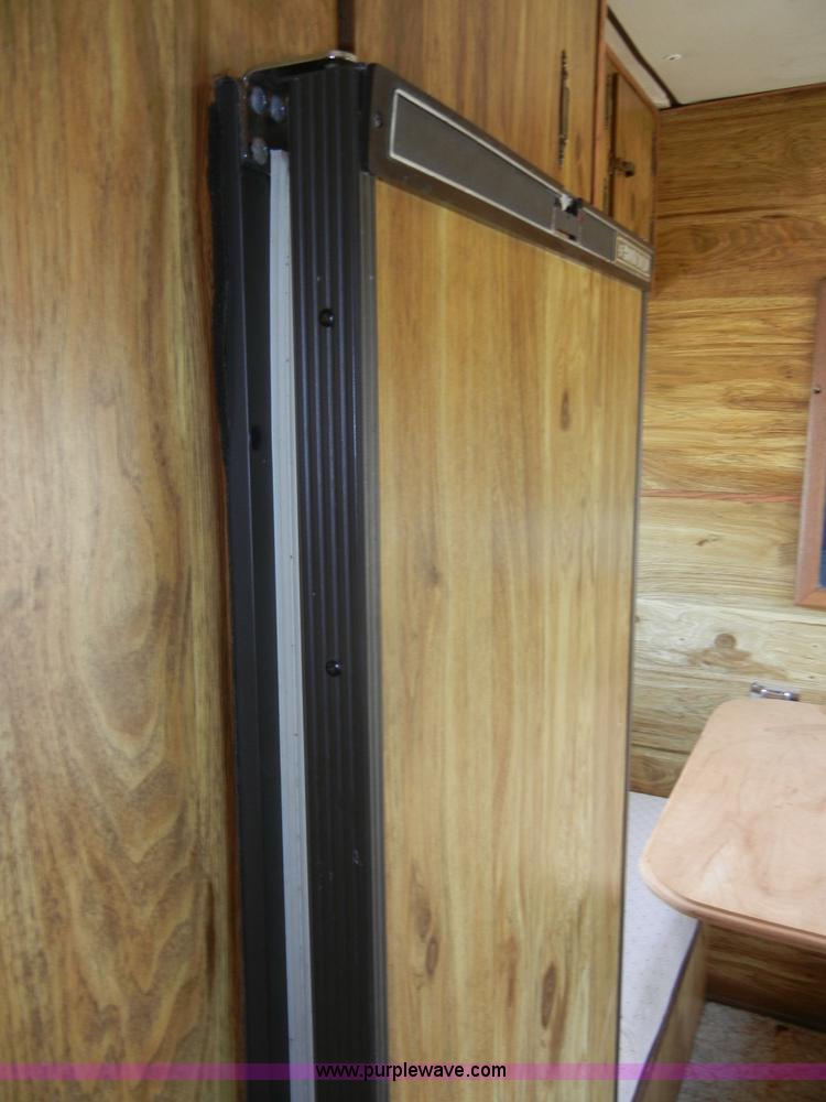 image for item 2191 1985 Lazy N 28' fifth wheel gooseneck horse trailer with living quarters