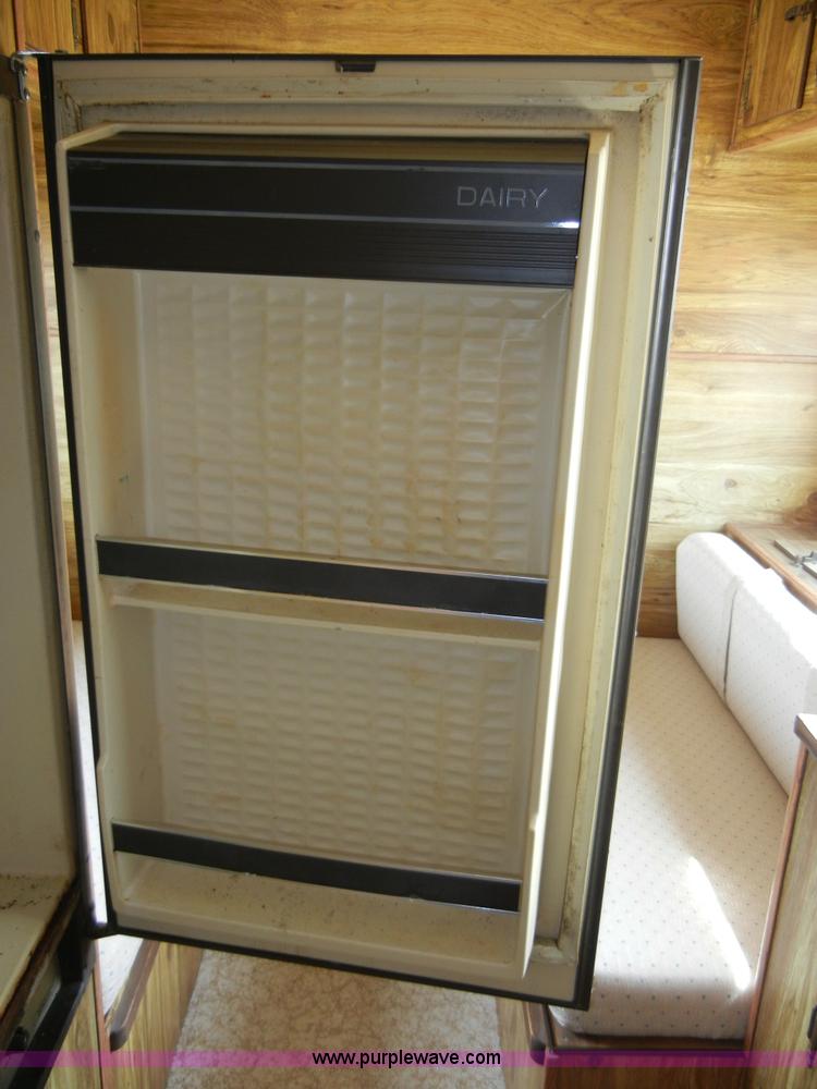 image for item 2191 1985 Lazy N 28' fifth wheel gooseneck horse trailer with living quarters