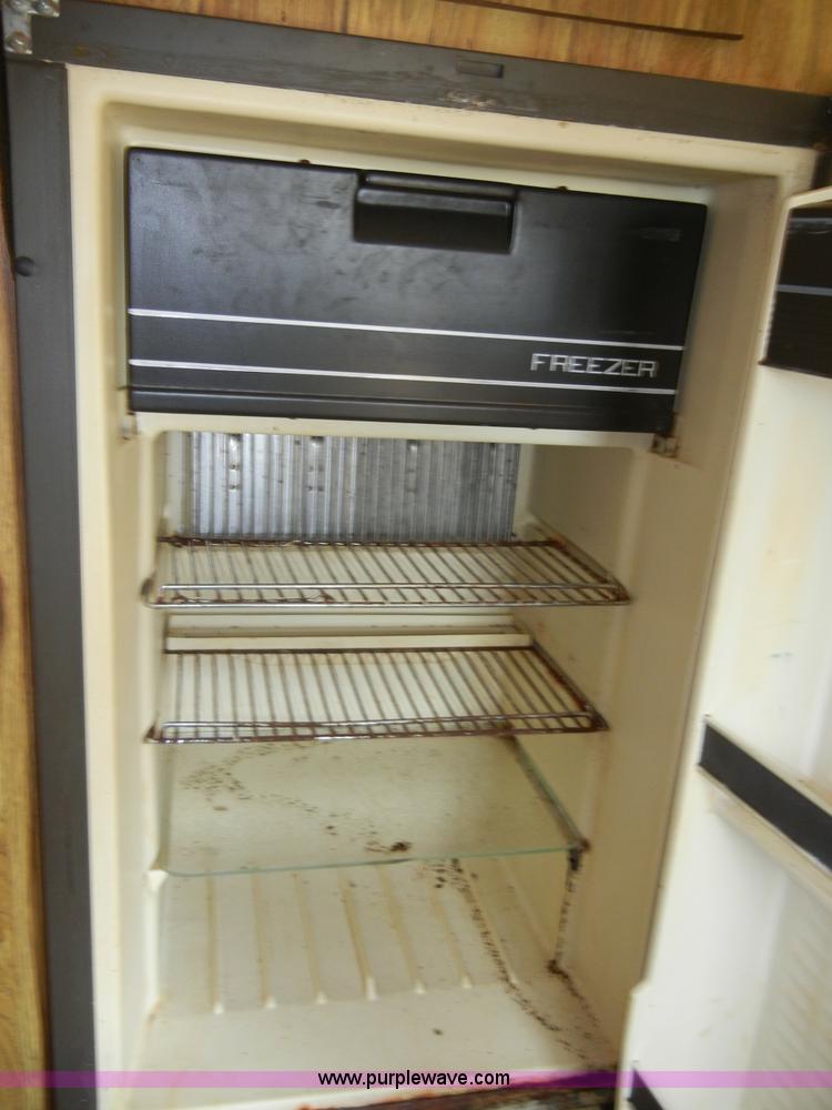 image for item 2191 1985 Lazy N 28' fifth wheel gooseneck horse trailer with living quarters